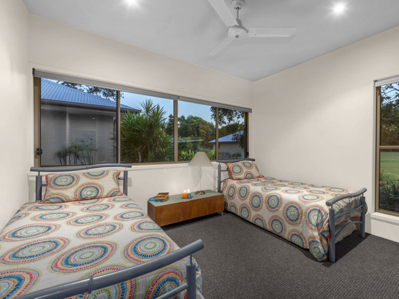 Photo - 40 Bernborough Place, Bridgeman Downs QLD 4035 - Image 15