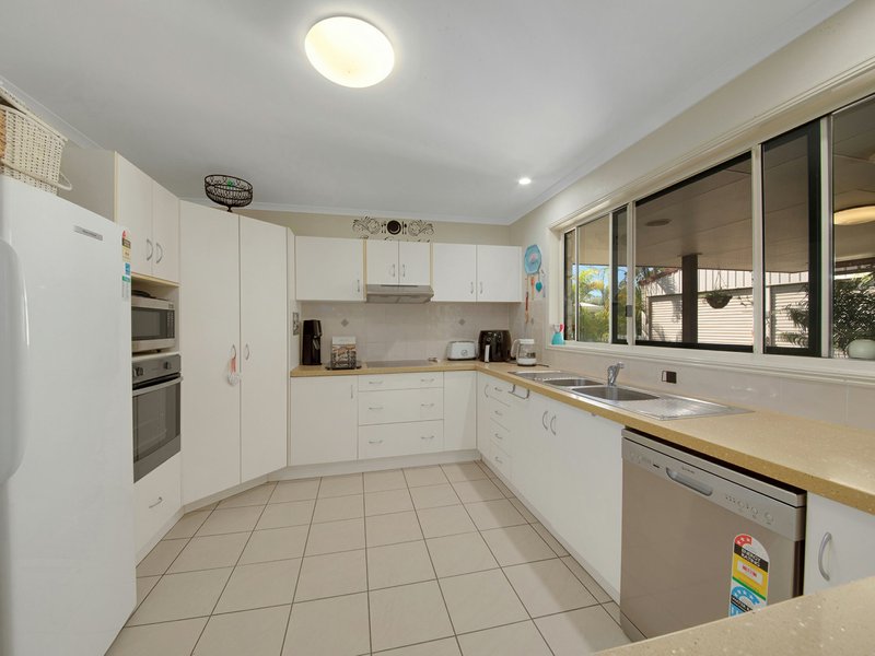 Photo - 40 Bevington Street, Tannum Sands QLD 4680 - Image 2