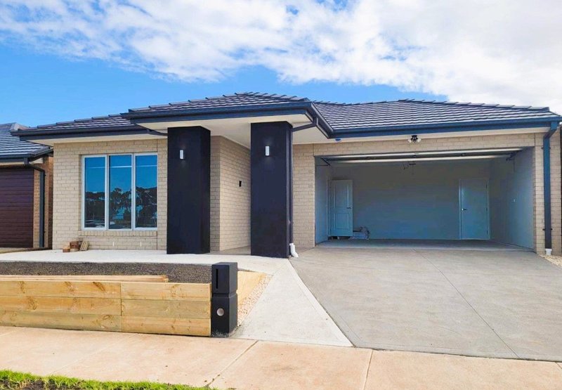 40 Biscotti Crescent, Manor Lakes VIC 3024