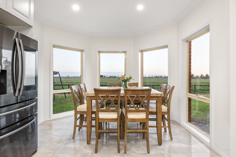 Photo - 40 Bloomfield Lane, Cardinia VIC 3978 - Image 4