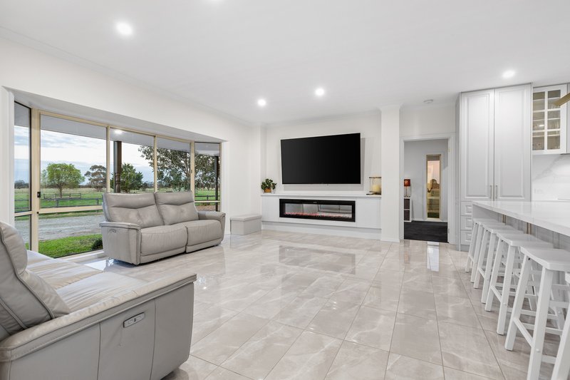 Photo - 40 Bloomfield Lane, Cardinia VIC 3978 - Image 5