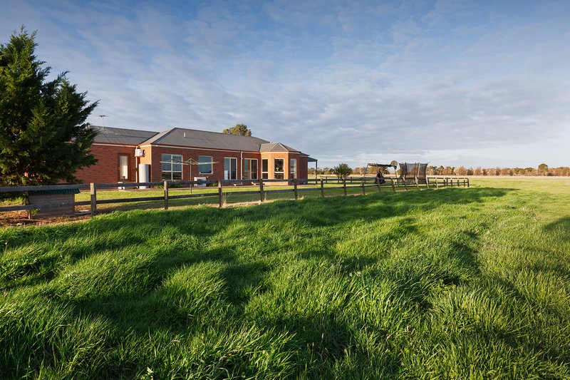 Photo - 40 Bloomfield Lane, Cardinia VIC 3978 - Image 8