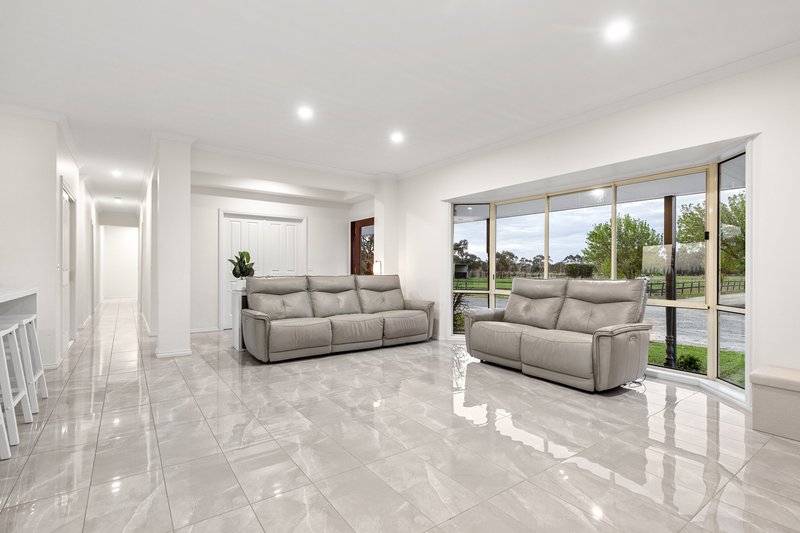 Photo - 40 Bloomfield Lane, Cardinia VIC 3978 - Image 9