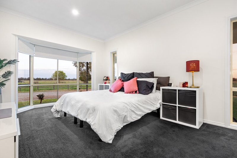 Photo - 40 Bloomfield Lane, Cardinia VIC 3978 - Image 11