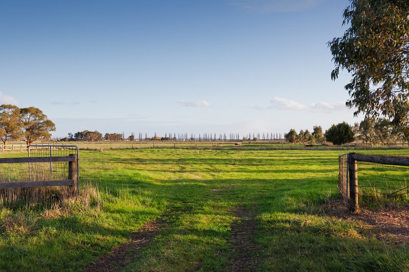 Photo - 40 Bloomfield Lane, Cardinia VIC 3978 - Image 25