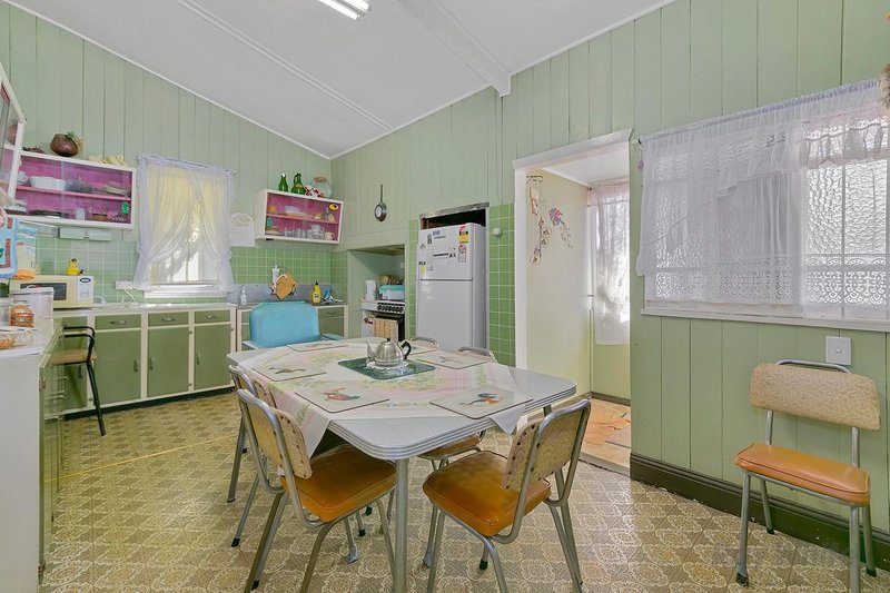 Photo - 40 Burrai Street, Morningside QLD 4170 - Image 4