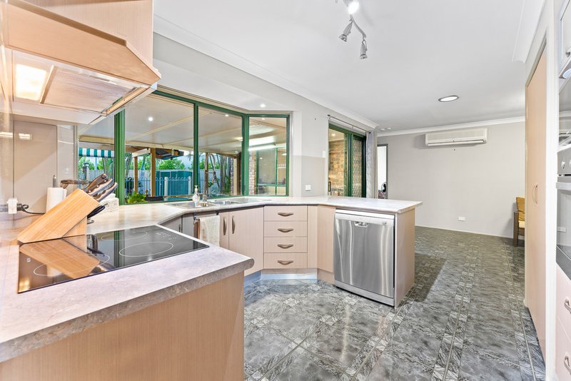 Photo - 40 Camarsh Drive, Murrumba Downs QLD 4503 - Image 5