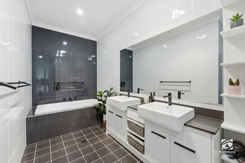Photo - 40 Cameron Circuit, Harrington Park NSW 2567 - Image 7