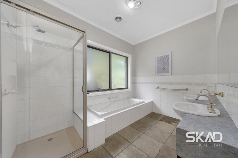 Photo - 40 Captain Pearson Drive, Mickleham VIC 3064 - Image 17