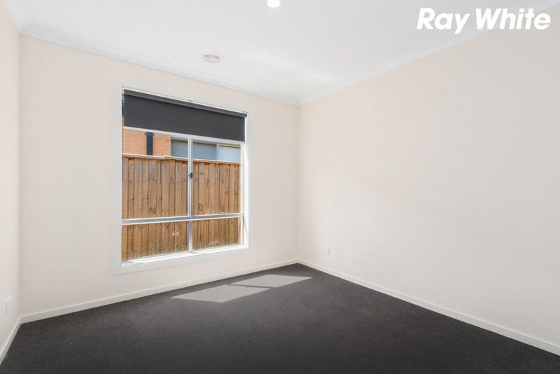 Photo - 40 Cascade Way, Pakenham VIC 3810 - Image 10