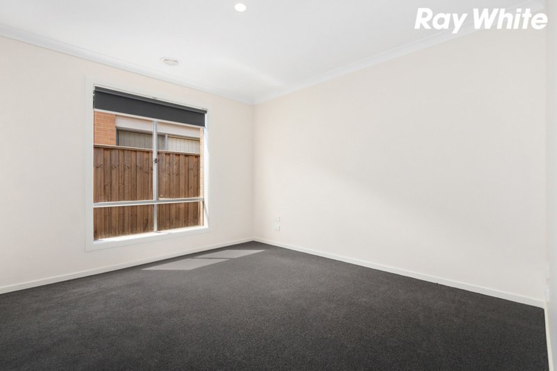 Photo - 40 Cascade Way, Pakenham VIC 3810 - Image 11