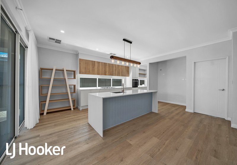 Photo - 40 Casina Way, Jindalee WA 6036 - Image 4
