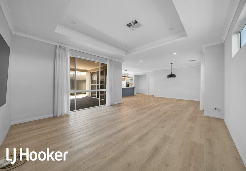 Photo - 40 Casina Way, Jindalee WA 6036 - Image 6