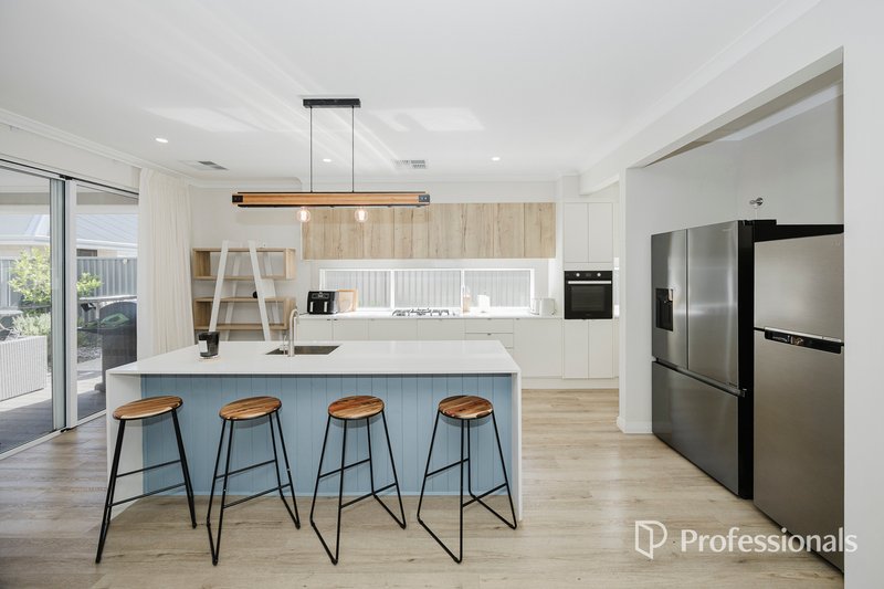 Photo - 40 Casina Way, Jindalee WA 6036 - Image 3