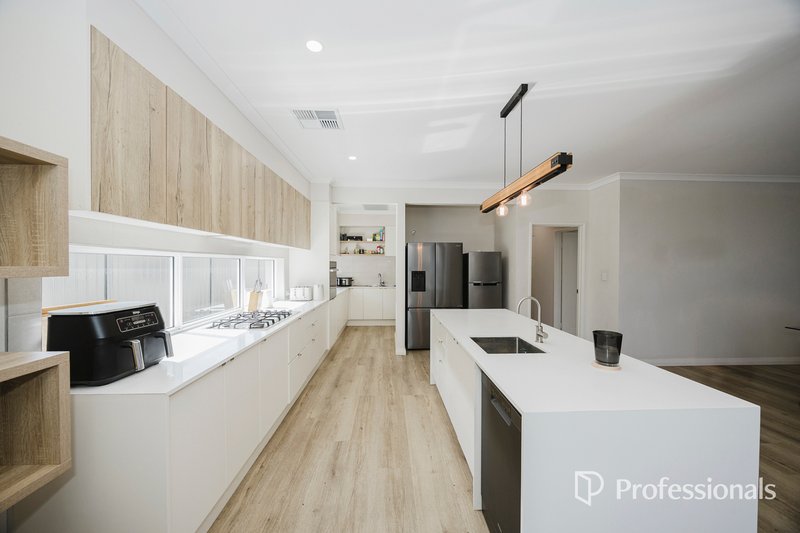 Photo - 40 Casina Way, Jindalee WA 6036 - Image 5
