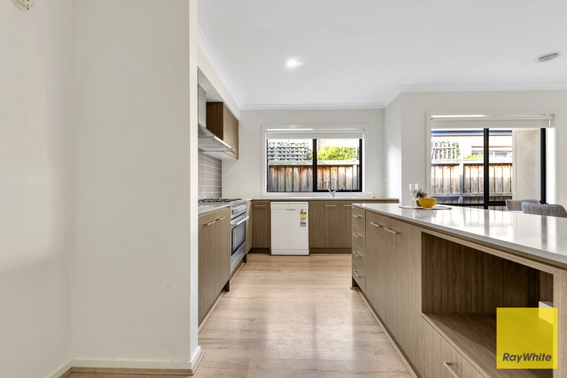 Photo - 40 Cassinia Circuit, Tarneit VIC 3029 - Image 5