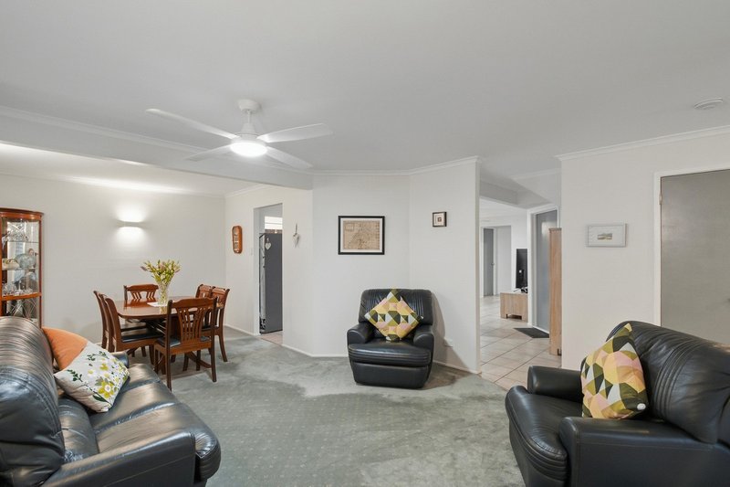 Photo - 40 Chesterfield Crescent, Kuraby QLD 4112 - Image 2