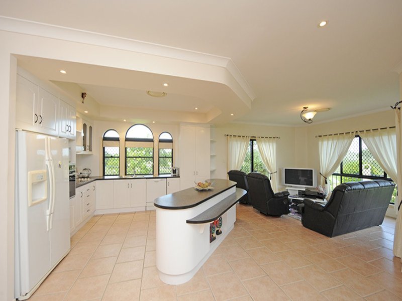 Photo - 40 Clipper Terrace, South Gladstone QLD 4680 - Image 4