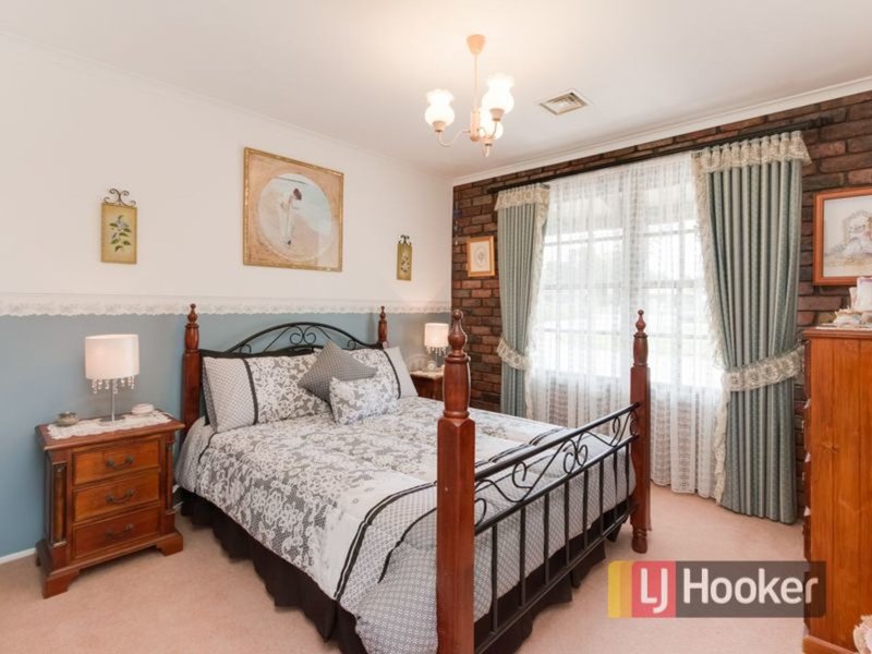 Photo - 40 Collison Road, Cranbourne East VIC 3977 - Image 11