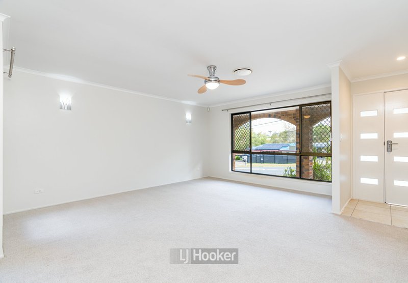 Photo - 40 Conifer Street, Hillcrest QLD 4118 - Image 5