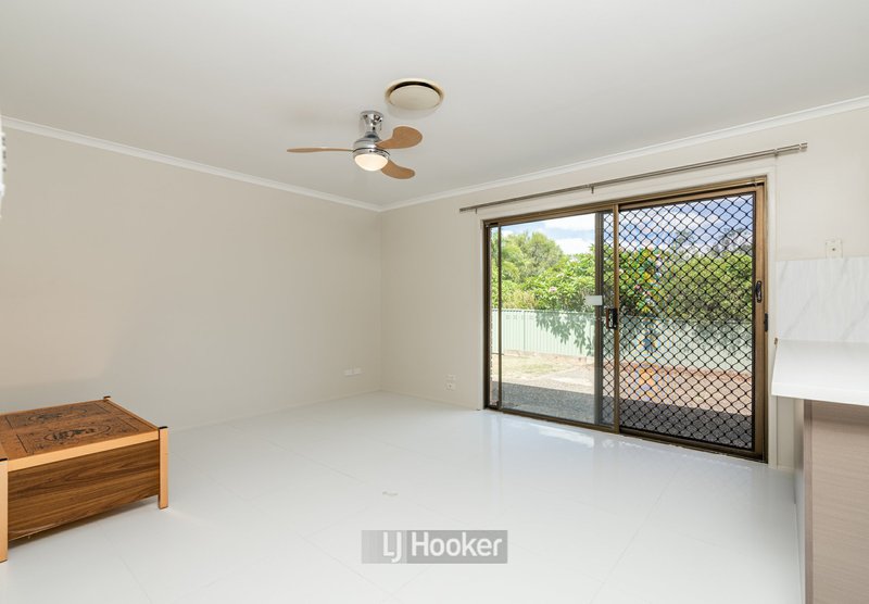 Photo - 40 Conifer Street, Hillcrest QLD 4118 - Image 9