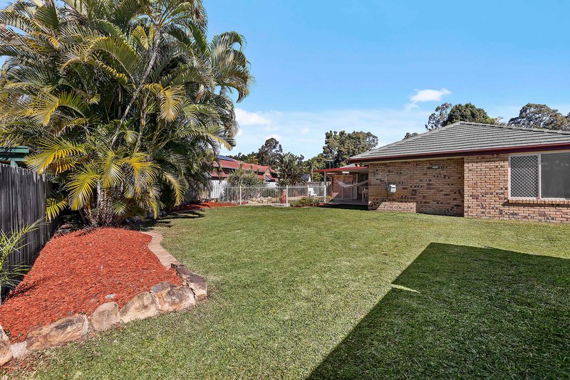 Photo - 40 Coolabah Crescent, Bridgeman Downs QLD 4035 - Image 4