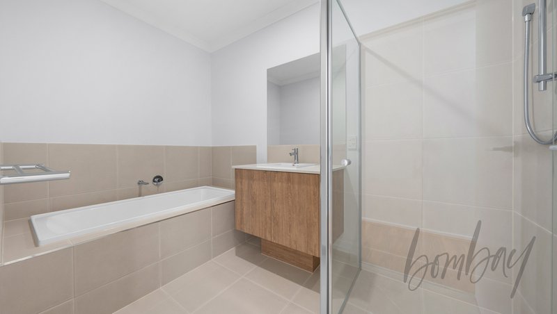 Photo - 40 Coolangatta Drive, Mickleham VIC 3064 - Image 12