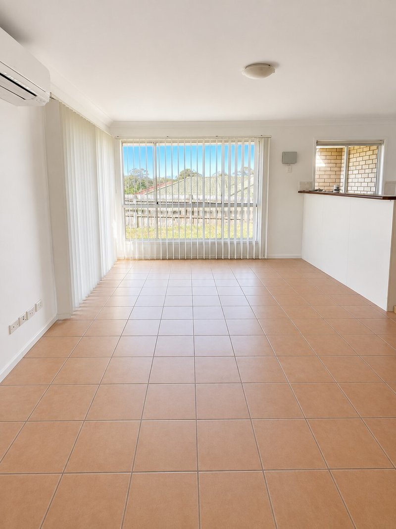 Photo - 40 Crestridge Crescent, Morayfield QLD 4506 - Image 4