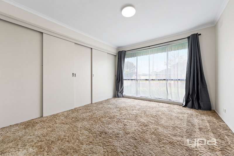 Photo - 40 Denton Avenue, St Albans VIC 3021 - Image 8