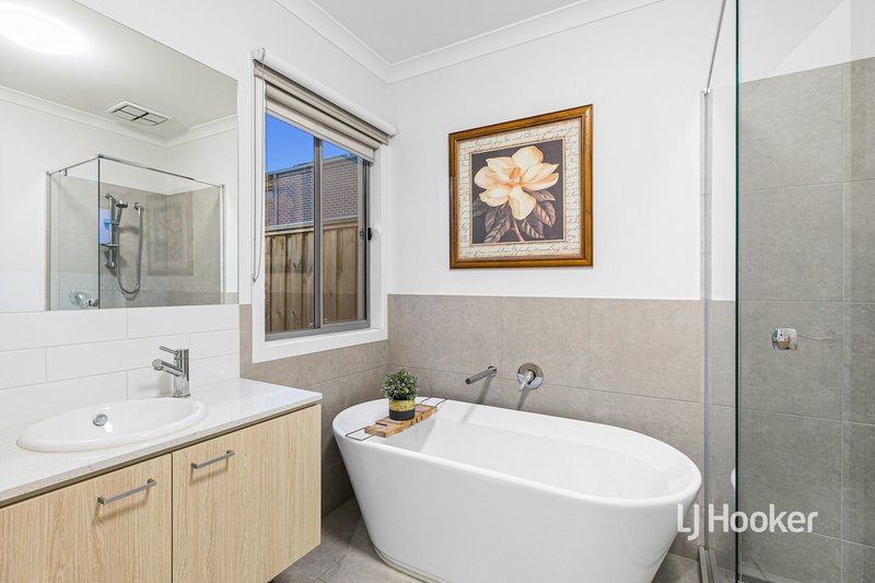 Photo - 40 Devoe Road, Point Cook VIC 3030 - Image 14