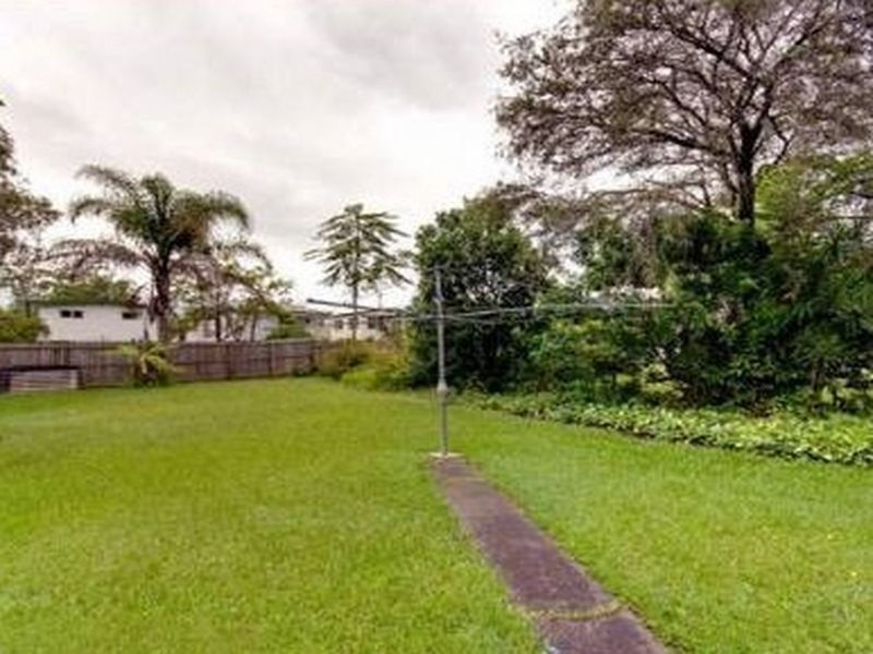 Photo - 40 Domnick Street, Caboolture South QLD 4510 - Image 3