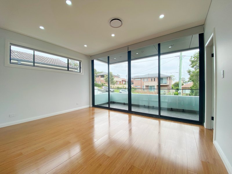 Photo - 40 Dorothy Street, Wentworthville NSW 2145 - Image 4