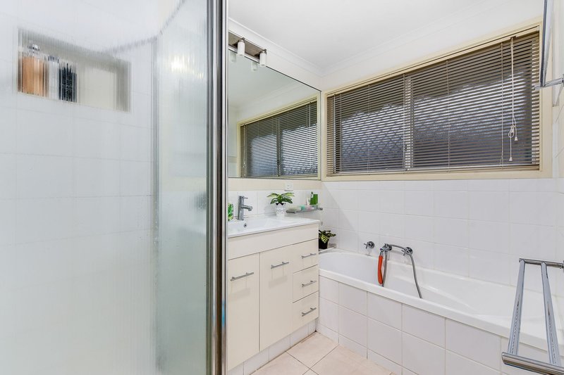 Photo - 40 Downard Crescent, Dandenong North VIC 3175 - Image 5