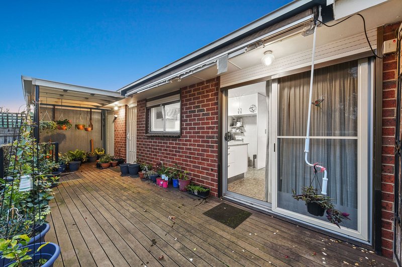 Photo - 40 Downard Crescent, Dandenong North VIC 3175 - Image 8