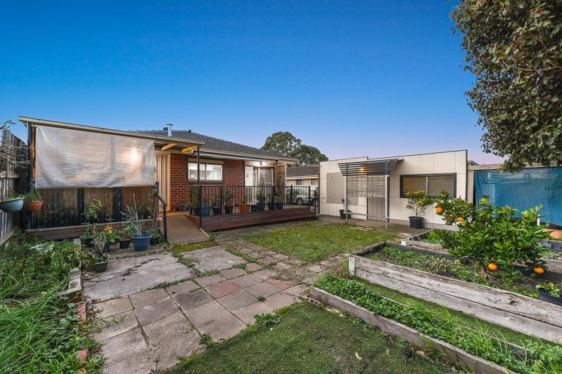 Photo - 40 Downard Crescent, Dandenong North VIC 3175 - Image 9