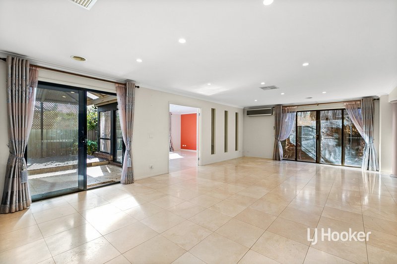 Photo - 40 Drysdale Crescent, Point Cook VIC 3030 - Image 8