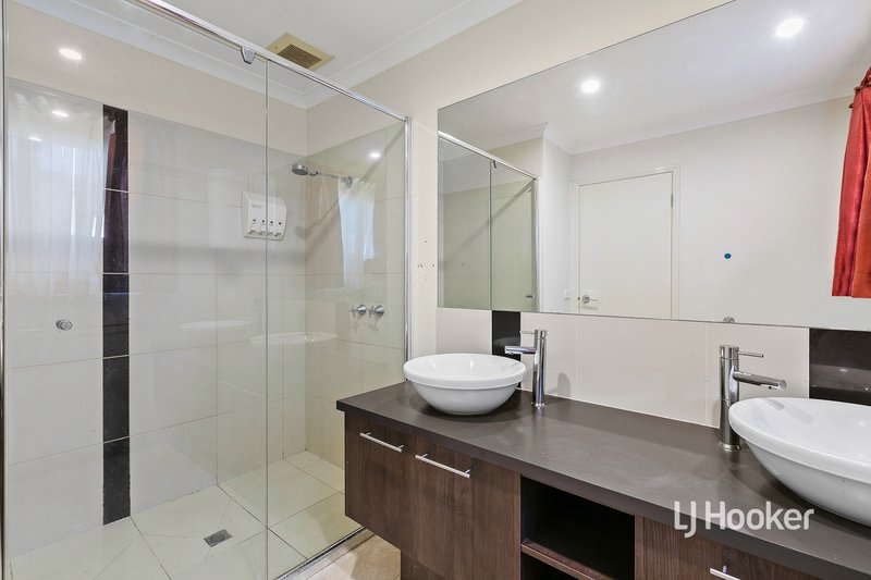 Photo - 40 Drysdale Crescent, Point Cook VIC 3030 - Image 12