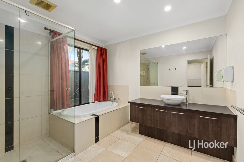 Photo - 40 Drysdale Crescent, Point Cook VIC 3030 - Image 14