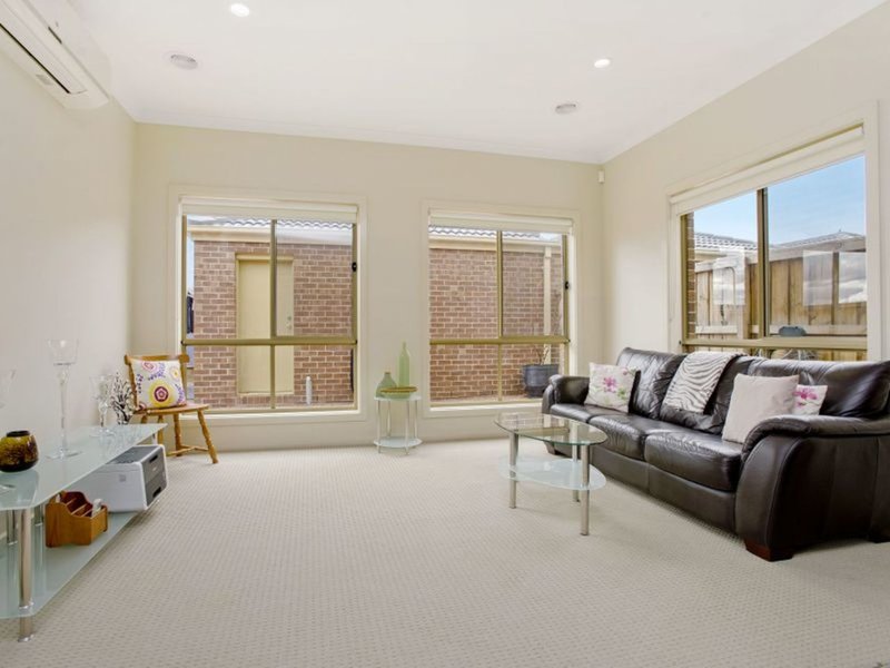 Photo - 40 Featherbrook Drive, Point Cook VIC 3030 - Image 4