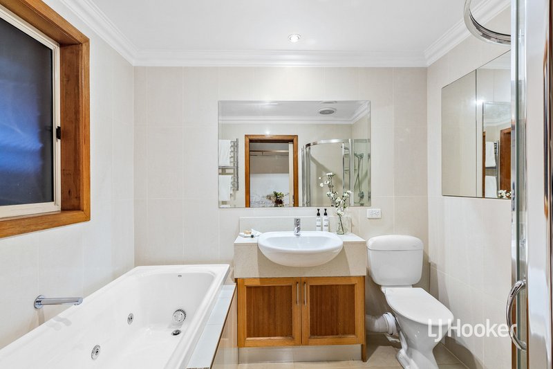 Photo - 40 Featherby Way, Altona Meadows VIC 3028 - Image 14