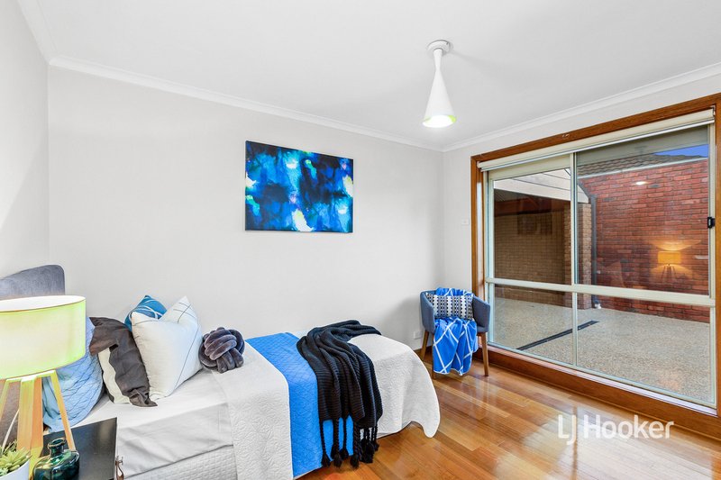 Photo - 40 Featherby Way, Altona Meadows VIC 3028 - Image 15