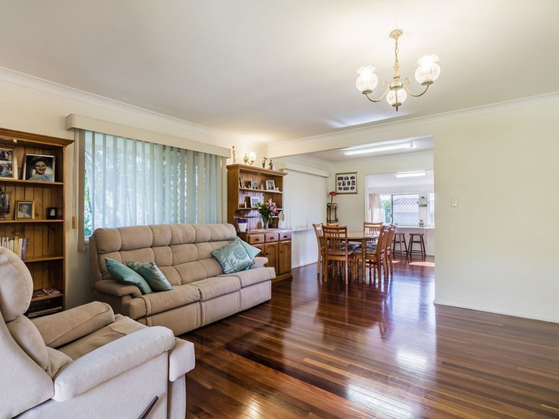 Photo - 40 Frinton Street, Wishart QLD 4122 - Image 4