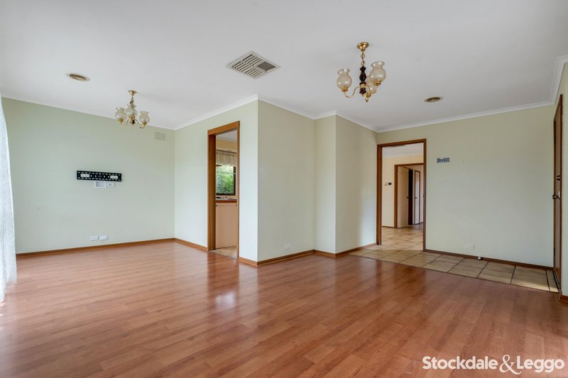 Photo - 40 Gleneagles Drive, Sunbury VIC 3429 - Image 5