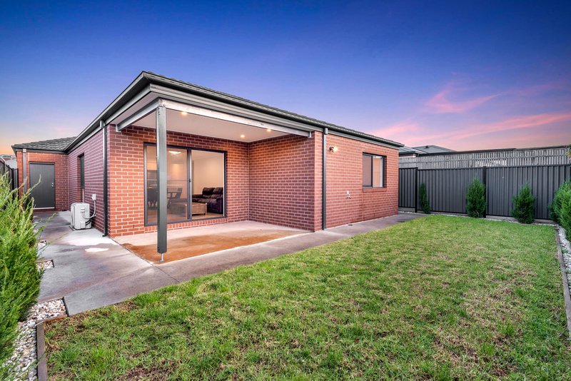 Photo - 40 Gossia Avenue, Craigieburn VIC 3064 - Image 11