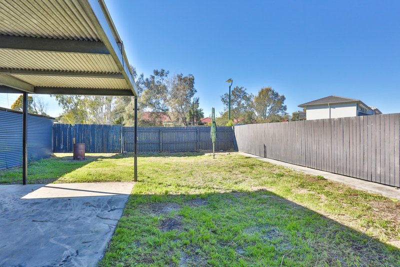 Photo - 40 Henty Drive, Redbank Plains QLD 4301 - Image 12