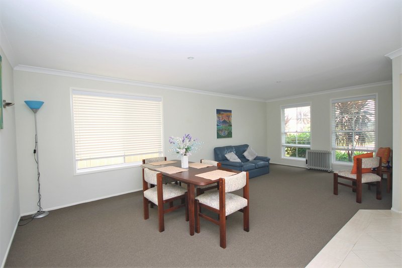 Photo - 40 Hogbin Crescent, Sanctuary Point NSW 2540 - Image 3