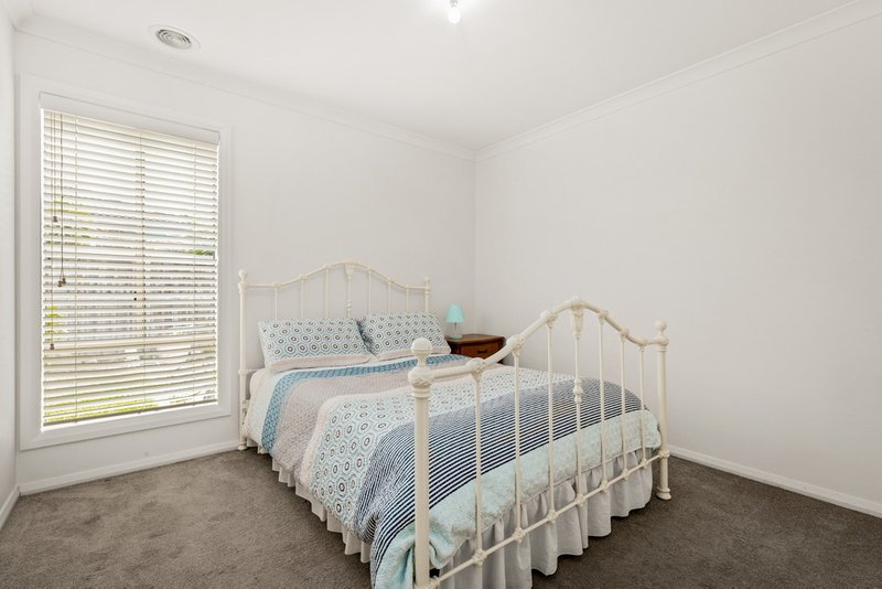 Photo - 40 Honeyeater Way, Pakenham VIC 3810 - Image 10