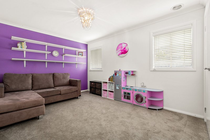 Photo - 40 Honeyeater Way, Pakenham VIC 3810 - Image 12