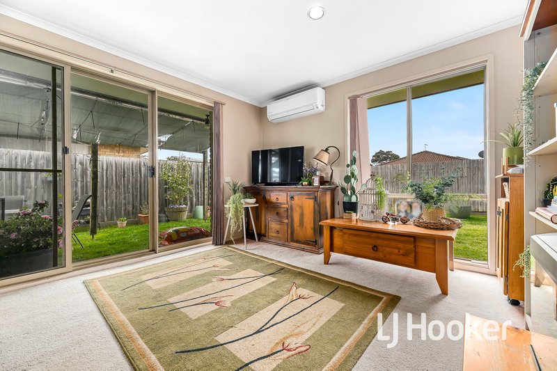 Photo - 40 Hoysted Avenue, Cranbourne North VIC 3977 - Image 5