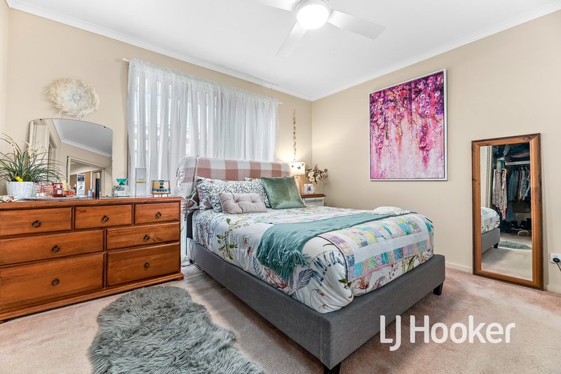 Photo - 40 Hoysted Avenue, Cranbourne North VIC 3977 - Image 6